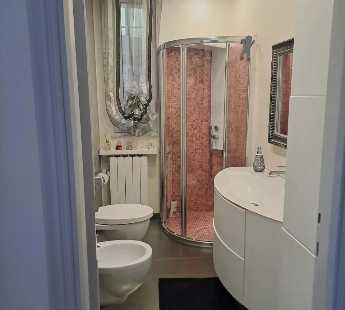 Il Paradiso All'Improvviso Vezzano Ligure 0*,  Włochy